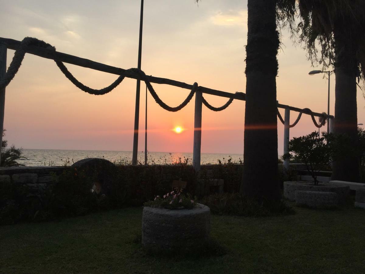 Kanali Beach House Luaran gambar